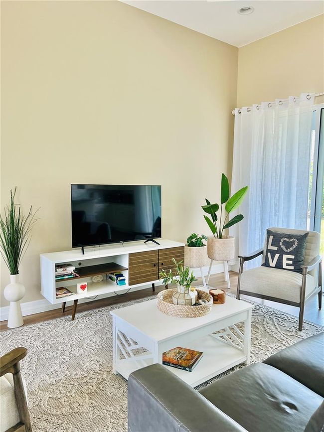 Living Room | Image 4