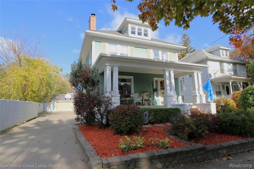 2105 6th St, Bay City, MI, 48708-6802 | Card Image