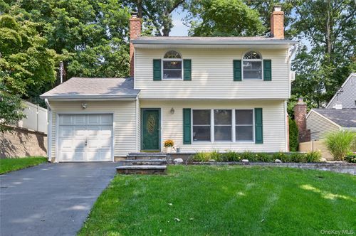 73 Maple Pl, Huntington, NY, 11743-4250 | Card Image
