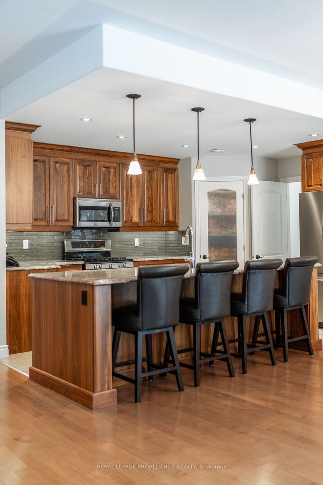 18 Windwhisper Dr, House other with 3 bedrooms, 2 bathrooms and 7 parking in Plainfield ON | Image 11