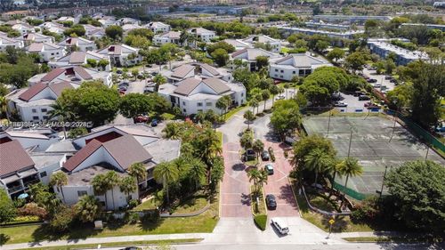 21-9403 Fontainebleau Blvd, Miami, FL, 33172-5690 | Card Image