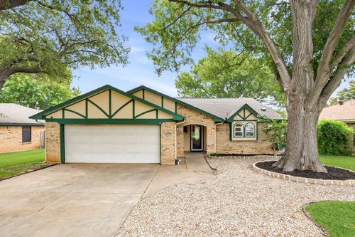 5524 Wood View St, North Richland Hills, TX, 76180-6634 | Card Image
