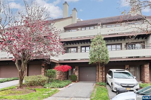 33 Elizabeth Ter, Leonia, NJ, 07605-2047 | Card Image