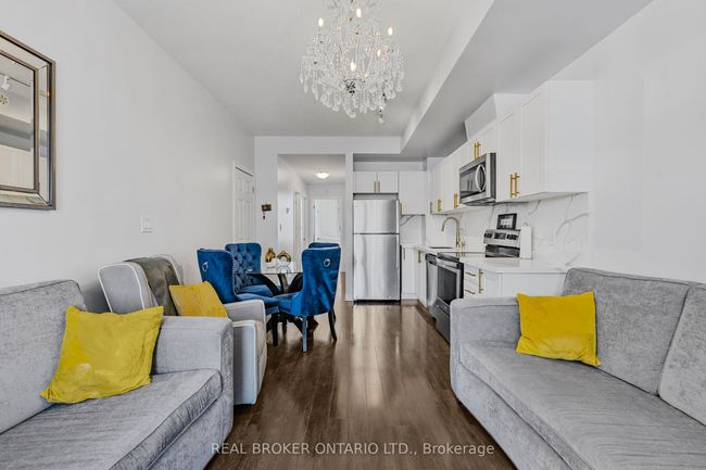 21 - 630 Rogers Rd, Condo with 2 bedrooms, 1 bathrooms and 1 parking in York ON | Image 4