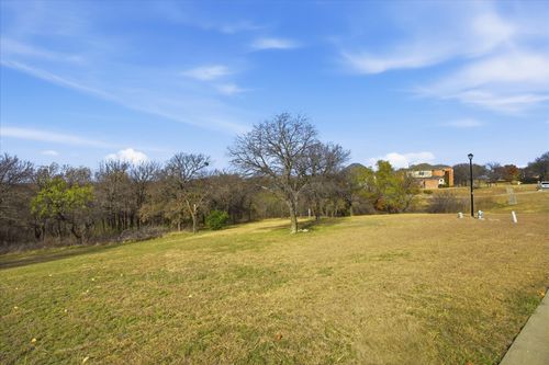 642 Oak Tree Cv, Cedar Hill, TX, 75104-8238 | Card Image