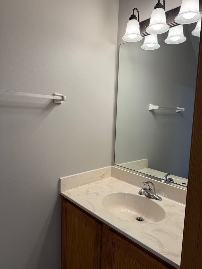 1603 - 1603 Silvergate Ct, Townhouse with 2 bedrooms, 2 bathrooms and 2 parking in Gurnee IL | Image 9