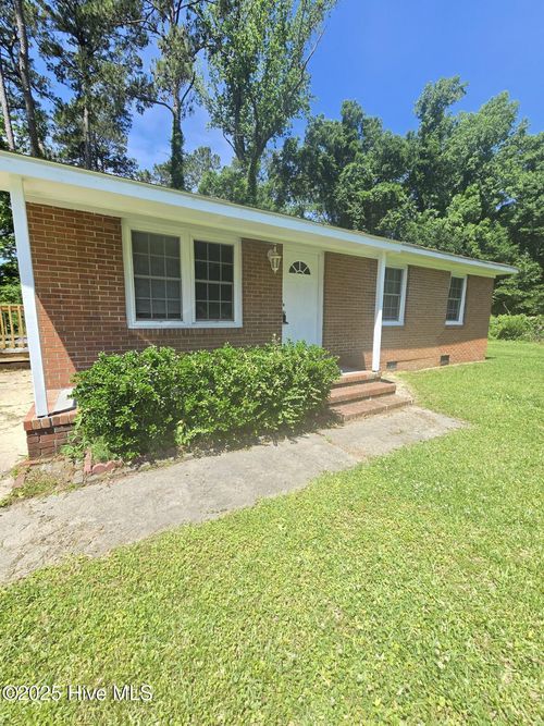 100 Knight Pl, Jacksonville, NC, 28546-8018 | Card Image