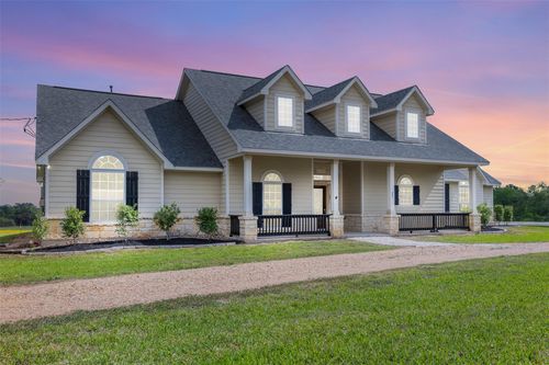 840 E Glenn St, Bellville, TX, 77418-1727 | Card Image