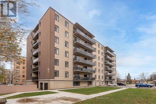 204-825 Kennedy Rd, Scarborough, ON, M1K2E6 | Card Image