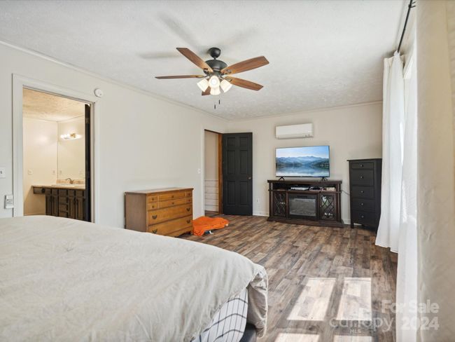 UPSTAIRS BEDROOM | Image 25