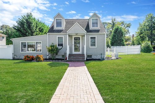 20 Tulip Rd, Kings Park, NY, 11754-2221 | Card Image