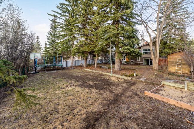 435 Wildwood Drive Sw, Home with 4 bedrooms, 3 bathrooms and 4 parking in Calgary AB | Image 41