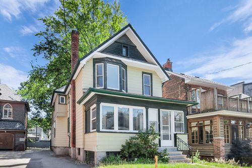 127 Waverley Rd, Toronto, ON, M4L3T4 | Card Image