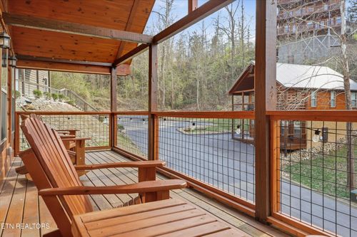 2395 Alpine Village Way, Pigeon Forge, TN, 37863 | Card Image