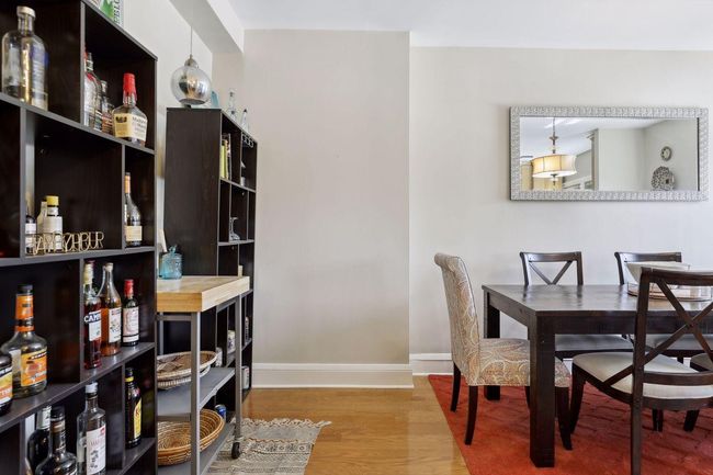 Bar & dining area | Image 8