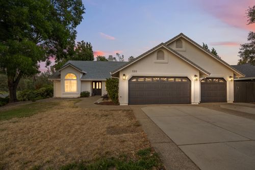 555 Reddington Dr, Redding, CA, 96003-5217 | Card Image