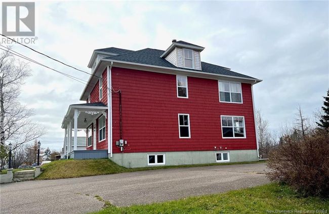 110 Des Champs Rue, House other with 7 bedrooms, 3 bathrooms and null parking in Lamèque NB | Image 4