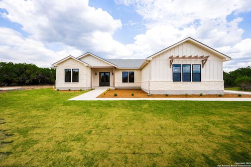 265 Vaquero Dr, Pipe Creek, TX, 78063-5847 | Card Image