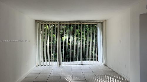 apt-403-8860 Fontainebleau Blvd, Miami, FL, 33172-4464 | Card Image