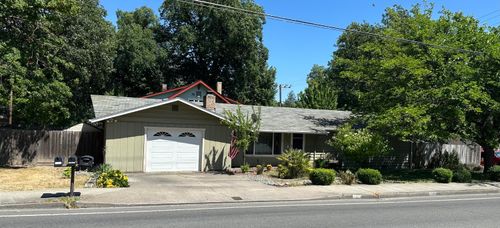 1205 Nw Highland Ave, Grants Pass, OR, 97526-1150 | Card Image