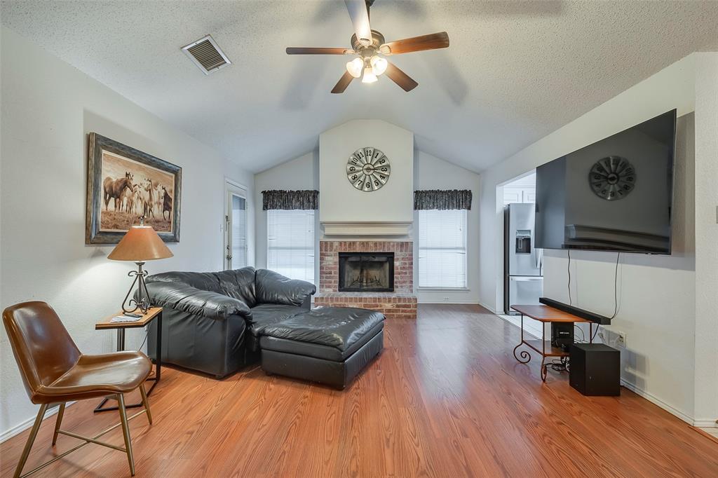 Colebrook Trl, Arlington, TX 76017