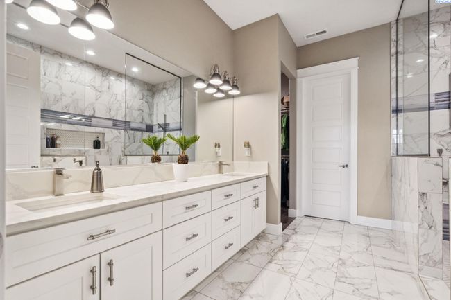 102909 E 1023 Pr Se, Home with 4 bedrooms, 5 bathrooms and null parking in Kennewick WA | Image 27