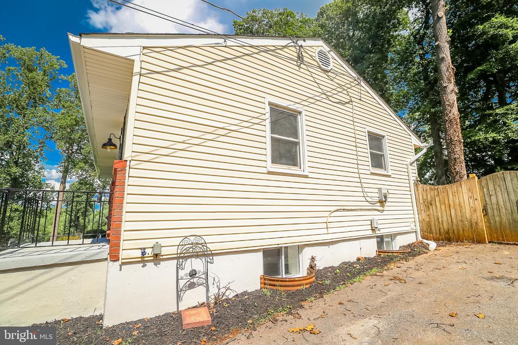 Residential in WINDSOR MILL 2