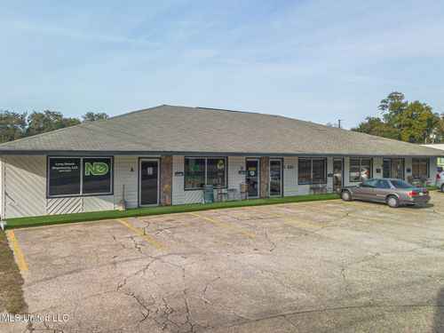 520 E Railroad St, Long Beach, MS, 39560-4917 | Card Image