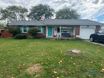 1131 Lewis Street, House other with 3 bedrooms, 2 bathrooms and 1 parking in Rossford OH | Image 2