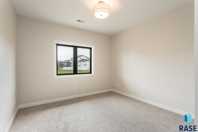 6613 E Corsair Dr, House other with 3 bedrooms, 3 bathrooms and null parking in Sioux Falls SD | Image 26