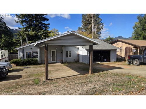 303 Walnut St, Myrtle Creek, OR, 97457-9379 | Card Image