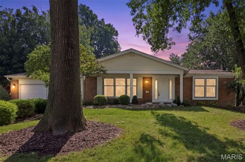 6 Otley Ct, Manchester, MO, 63011-4032 | Card Image