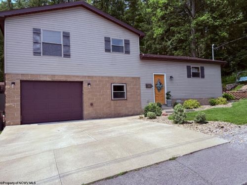 409 4th Ave, Nutter Fort, WV, 26301-4366 | Card Image