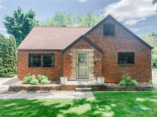 951 Mulberry St, Perrysburg, OH, 43551-1626 | Card Image