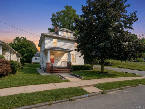 284 Clifton Ave, Kingston, NY, 12401-2724 | Card Image