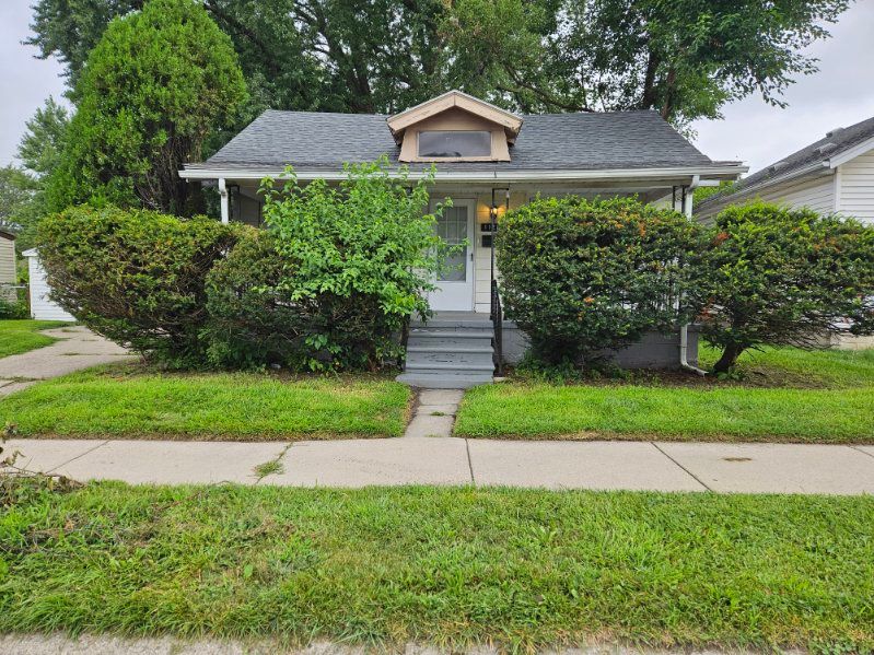 Continental Ave, Warren, MI 48089