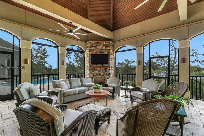 Covered lanai | Image 54