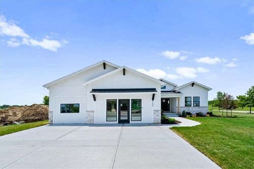 4484 Tee Box Dr, Basehor, KS, 66007-9806 | Card Image