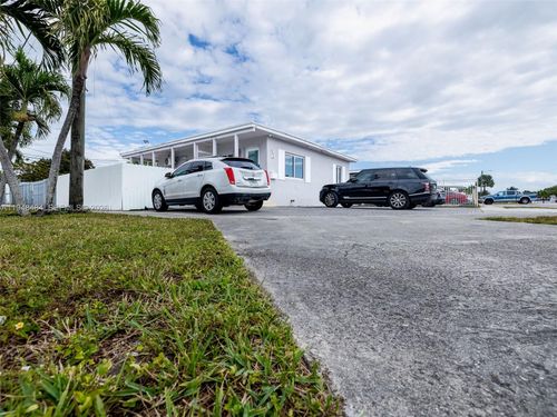 201 E 44th St, Hialeah, FL, 33013-1819 | Card Image