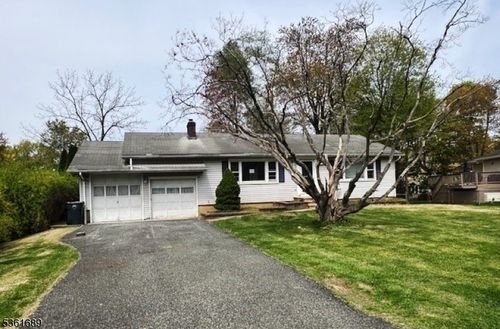 17 Hilltop Cir, Whippany, NJ, 07981-2016 | Card Image