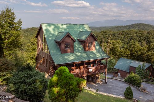 20-2251 Upper Middle Creek Rd, Sevierville, TN, 37876-7609 | Card Image