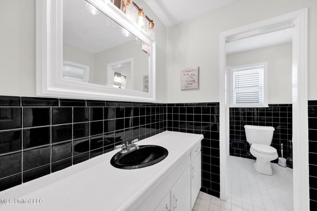 Primary Bathroom | Image 27