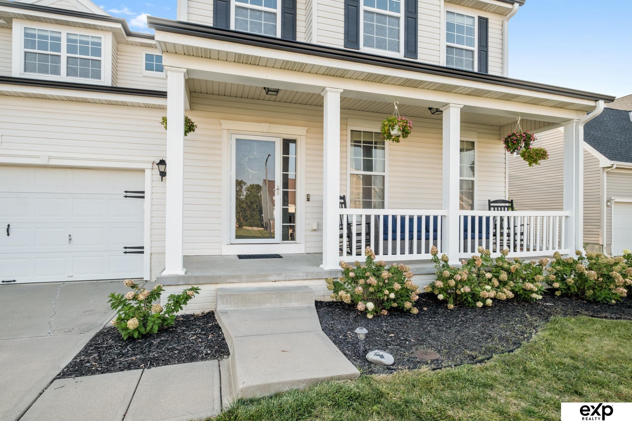 Mineral Dr, Papillion, NE 68046
