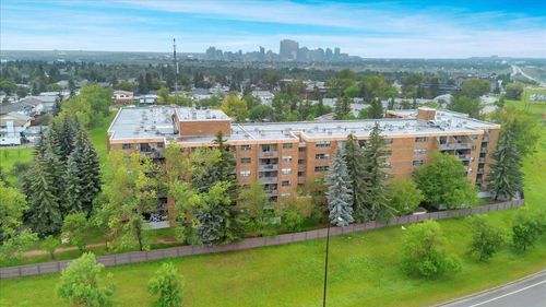 215-30 Mchugh Court Ne, Calgary, AB, T2E7X3 | Card Image
