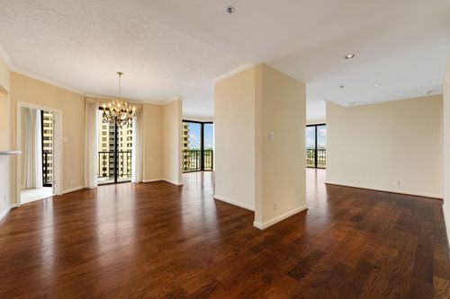 802-3350 Mccue Rd, Houston, TX, 77056-7121 | Card Image