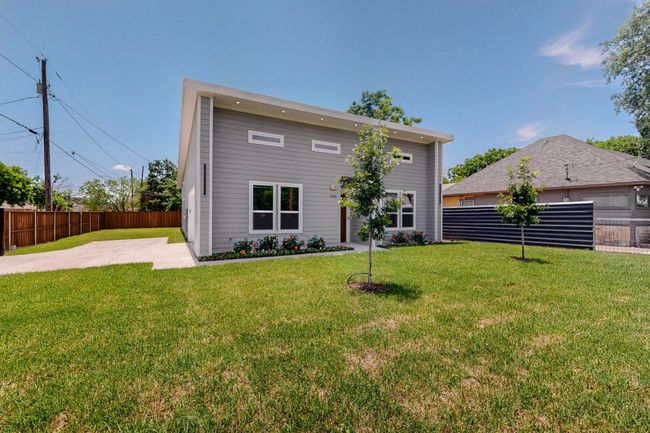 10916 Cade Rd, House other with 3 bedrooms, 3 bathrooms and null parking in Dallas TX | Image 6
