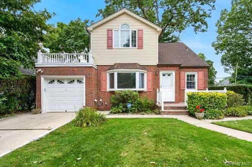 48 Maple Drive, North Hempstead, NY, 11040 | Card Image