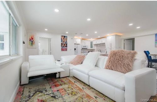 8781 Johnson St, Pembroke Pines, FL, 33024-6507 | Card Image