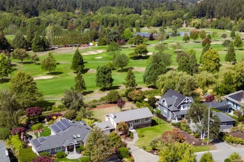 5348 Parker Ave, Saanich, BC, V8Y2M9 | Card Image