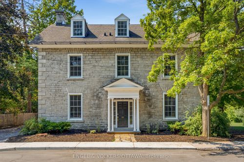 35 Mackay St, Ottawa, ON, K1M2B2 | Card Image